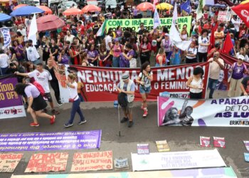 “Parem de nos matar”: exigem mulheres no 8 de março em Brasília