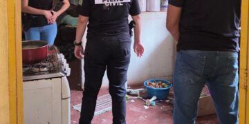 Polícia Civil realiza reprodução simulada de feminicídio em Coxim e identifica provável instrumento do crime