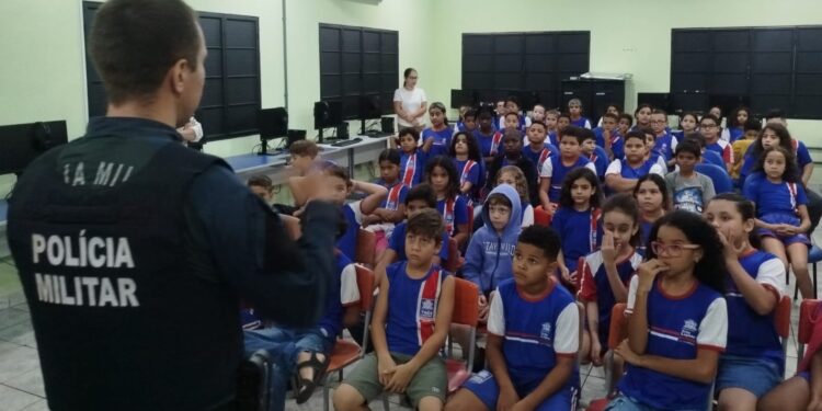 Polícia Militar em Três Lagoas durante Operação Approximatus realiza ciclo de palestras no bairro Paranapungá