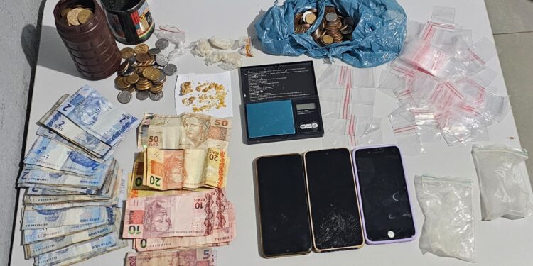 Polícia Civil cumpre mandado de busca e apreensão e prende mulher por tráfico de drogas em Nioaque