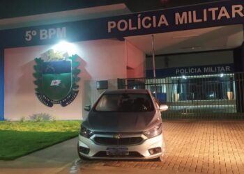 Polícia Militar de Coxim prende autor, apreende submetralhadora e recupera carro roubado de Rondonópolis