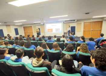 Polícia Civil realiza palestra sobre Cyberbullying e Inteligência Artificial, em escola na Capital