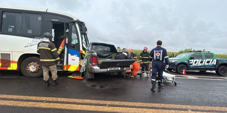 Colisão entre ônibus e caminhonete deixa um morto no Anel Viário de Campo Grande