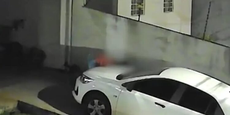 DEU RUIM! Homem apanha ao invadir casa da ex-mulher