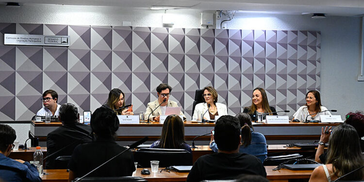 A vida real ainda não reflete a lei, aponta audiência sobre síndrome de Down