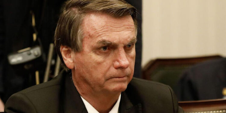 Bolsonaro vai para UTI após diagnóstico de pneumonia