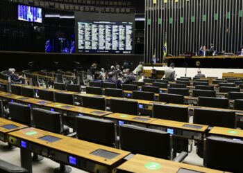 Agenda: Câmara discute PEC da Segurança e Senado ouve CPI do INSS