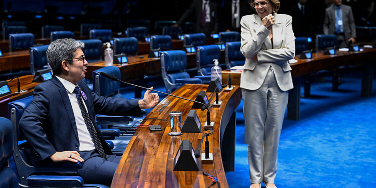 Aprovada adequação da LDO a nova licença-paternidade e apoio à reciclagem