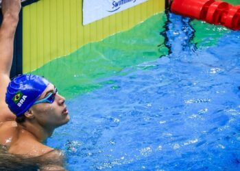 Arthur Xavier é prata nos 100m costas em competição em Barcelona