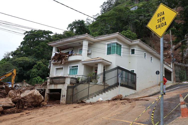 Juiz de Fora (MG), 27/02/2026 - Deslizamento de terra do Morro do Cristo, ocorrido durante a tempestade de segunda-feira, 23 de fevereiro, no Bairro Paineiras. Foto: Rovena Rosa/Agência Brasil