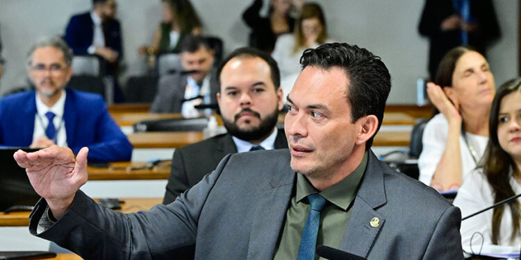 CDH vota sugestão de piso nacional para policiais militares