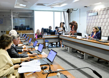 CE aprova consolidação de regras para regime escolar especial