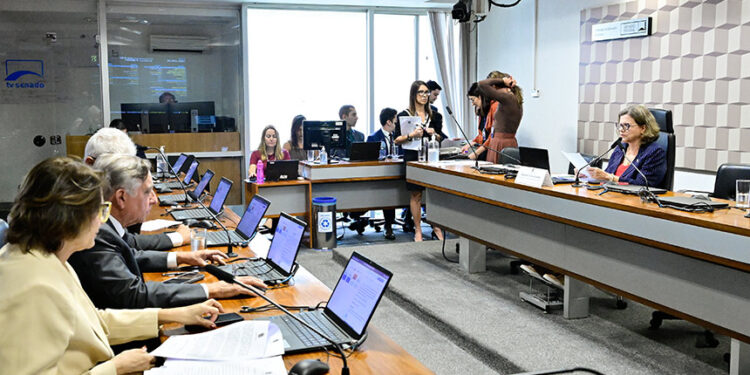 CE aprova consolidação de regras para regime escolar especial