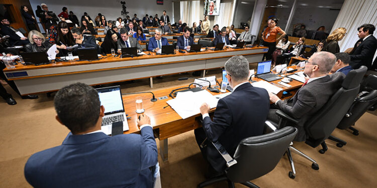 CPI do Crime Organizado ouve Pedro Taques e Martha Graeff na quarta-feira