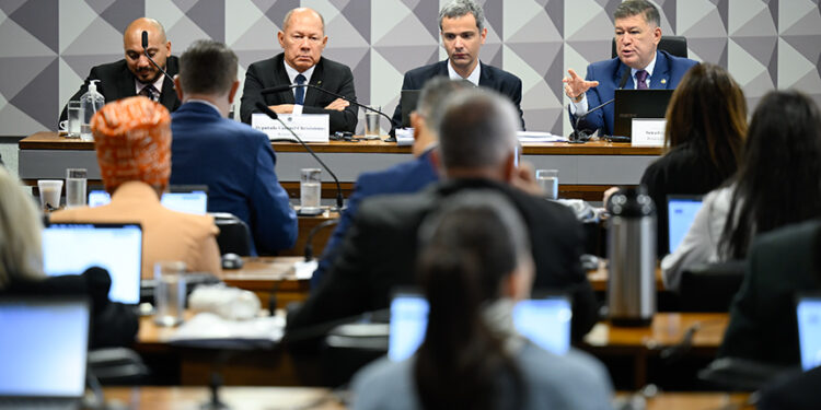 CPMI do INSS deve acabar nesta noite, com ou sem aprovação do relatório