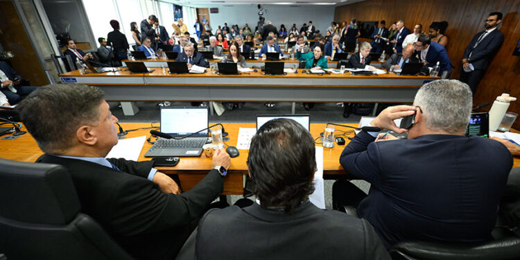 CPMI do INSS ouve ex-noiva de Vorcaro e presidente da Dataprev