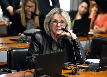 Senadora Margareth Buzetti (PP-MT) à bancada.