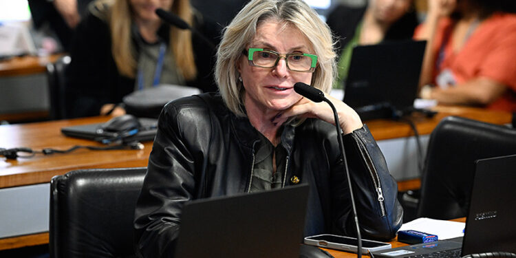 Senadora Margareth Buzetti (PP-MT) à bancada.