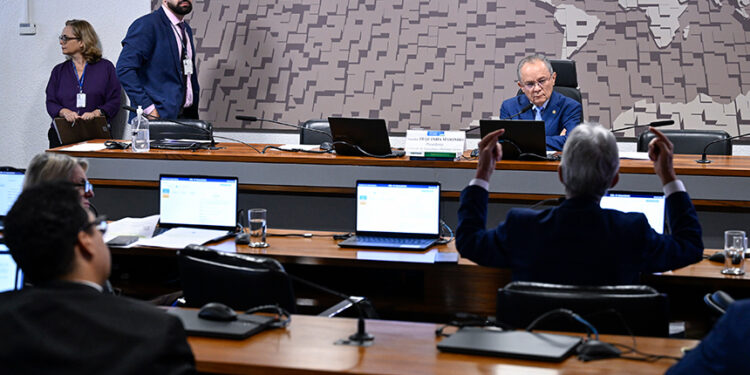 Em pronunciamento, à bancada,  senador Jaime Bagattoli (PL-RO).