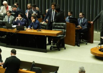 Câmara discute PEC que integra servidores de ex-territórios à União