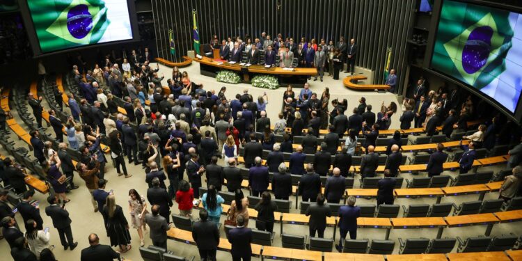 Câmara e Senado aprovam projetos voltados à proteção de mulheres