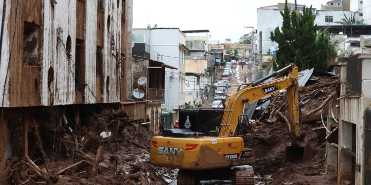Chuva: Inmet emite alerta vermelho para regiões Norte e Noroeste de MG