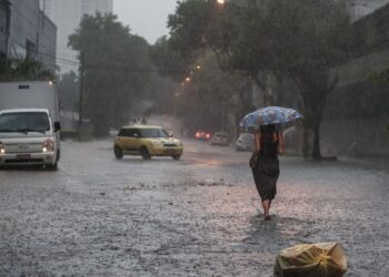 Chuvas: Inmet emite aviso de grande perigo para esta quarta-feira