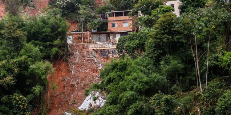 Chuvas mantêm áreas isoladas e reforçam vistorias em MG