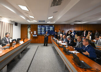 Comissão vota criação de lista de proibição de embarque aéreo