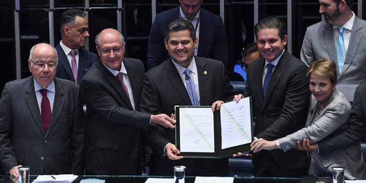 Congresso promulga Acordo Mercosul-União Europeia