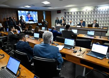 Convocados não comparecem e CPMI do INSS adia depoimentos