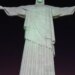 Cristo Redentor é iluminado com mensagens de campanha contra violência