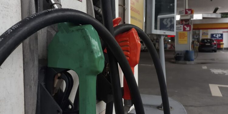 Diesel tipo A terá reajuste nas distribuidoras a partir deste sábado