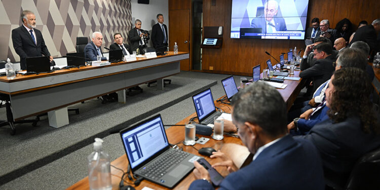 Fim da aposentadoria compulsória como punição está na pauta da CCJ