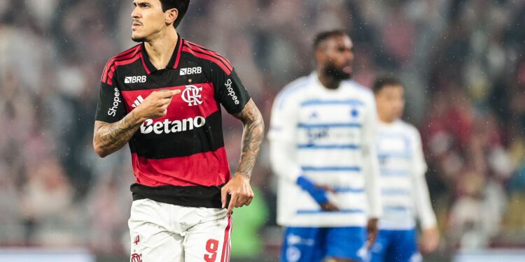 Flamengo vence Cruzeiro com gols de Pedro e Carrascal