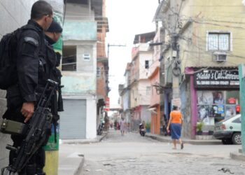 Governo do RJ terá que entregar vídeos da Operação Contenção em mídias