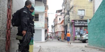 Governo do RJ terá que entregar vídeos da Operação Contenção em mídias