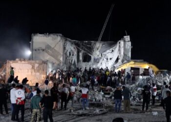 Irã eleva para 153 as estudantes mortas em ataque a escola