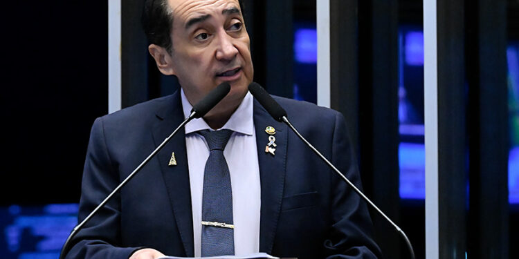 À tribuna, em discurso, senador Jorge Kajuru (PSB-GO).