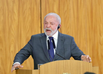 Lula alerta sobre preparação militar da América do Sul