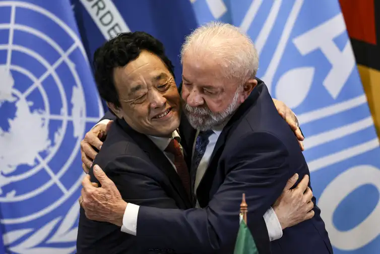 Marcelo Camargo/Agência Brasil Brasília (DF), 04/03/2026 - O presidente Luiz Inácio Lula da Silva e o Diretor-Geral da FAO, Qu Dongyu, participam da cerimônia de abertura da 39ª Conferência Regional da Organização das Nações Unidas para a Alimentação e a Agricultura (FAO) para a América Latina e o Caribe (LARC39), no Palácio Itamaraty. Foto: Marcelo Camargo/Agência Brasil