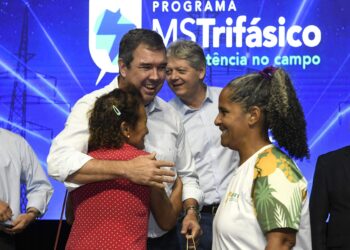 Energia trifásica leva progresso ao campo