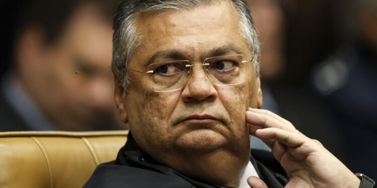 Moraes libera busca contra blogueiro acusado de perseguir Flávio Dino