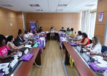 Movimento feminista protesta contra escala 6x1 e violência global