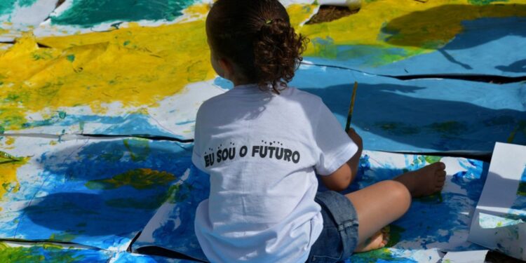 Número de crianças e adolescentes em insegurança alimentar caiu 30%