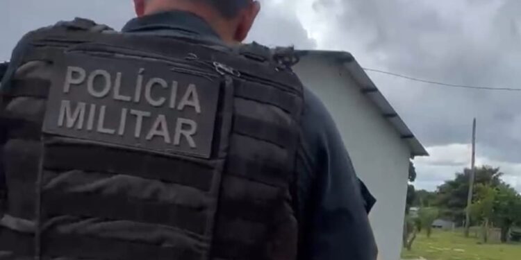 Operação integrada entre a Polícia Militar, a Marinha do Brasil e o Ibama resulta no resgate de mulher vítima de violência doméstica em área de difícil acesso, na região de Corumbá.