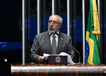 Paim defende fim da escala 6x1