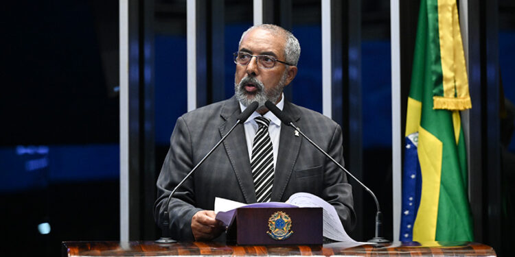 Paim defende fim da escala 6x1