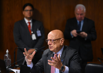 Em pronunciamento, à bancada, senador Esperidião Amin (PP-SC).