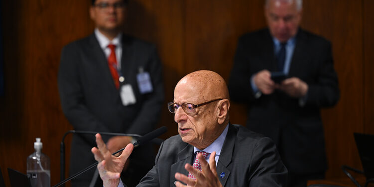 Em pronunciamento, à bancada, senador Esperidião Amin (PP-SC).